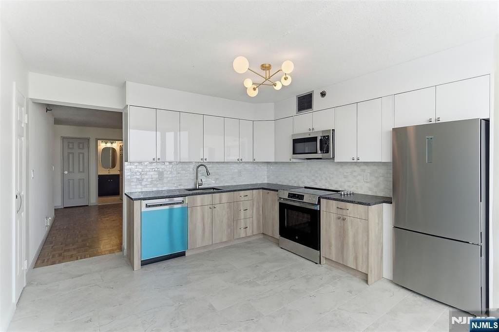 326 Prospect Ave Apt 6e - Photo 6 of 21