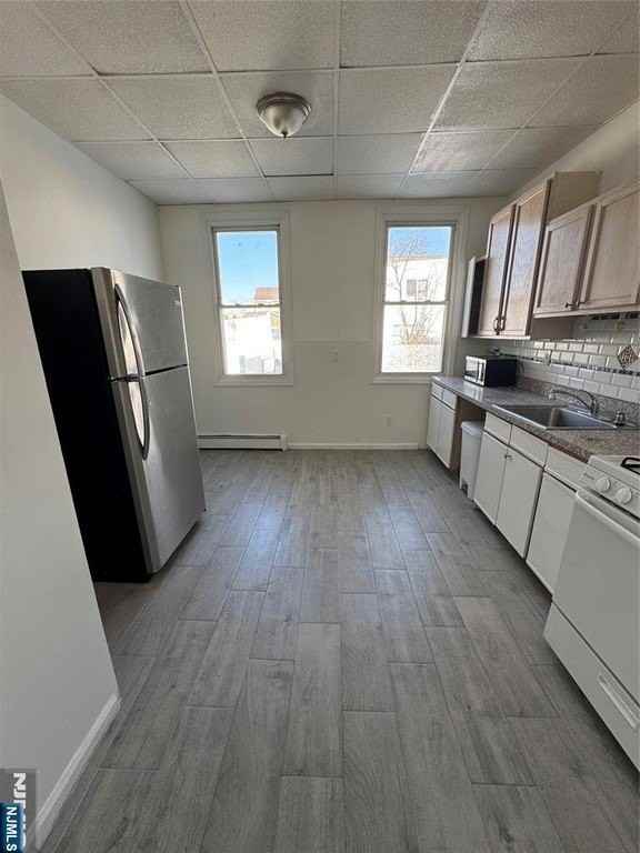 405 Fairview Ave - Photo 2 of 10