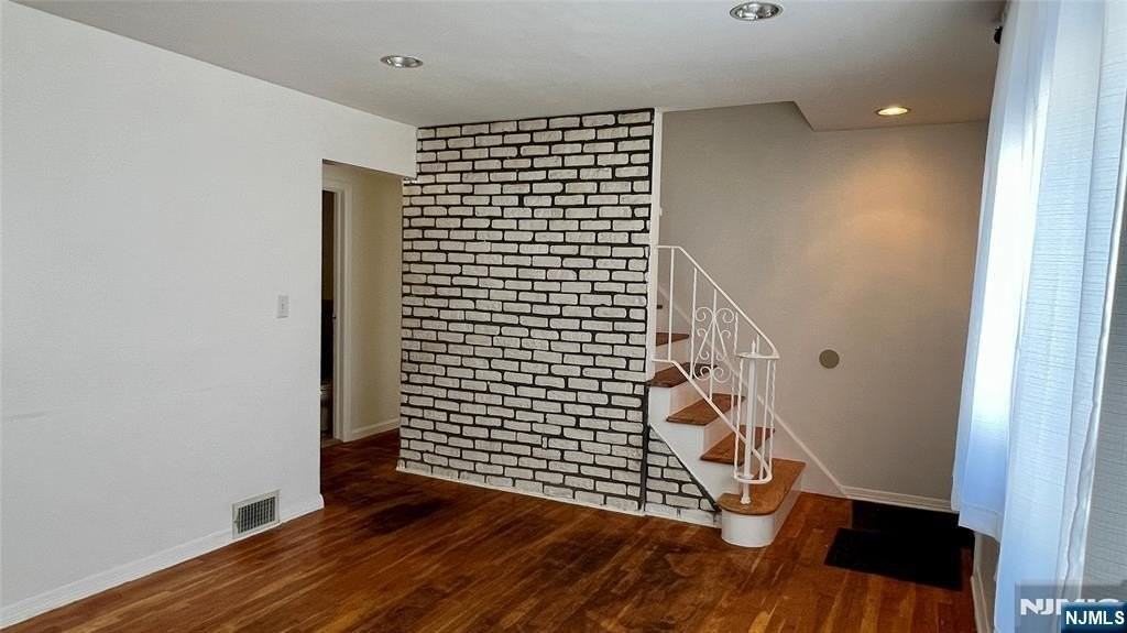 228 Philip Ave - Photo 4 of 21