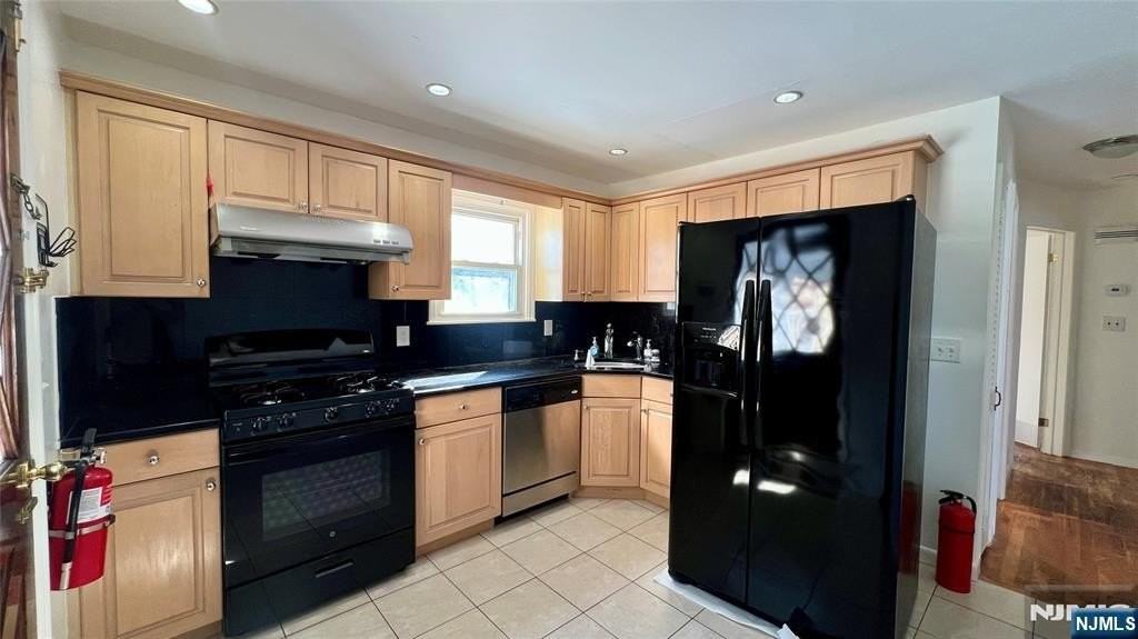 228 Philip Ave - Photo 5 of 21