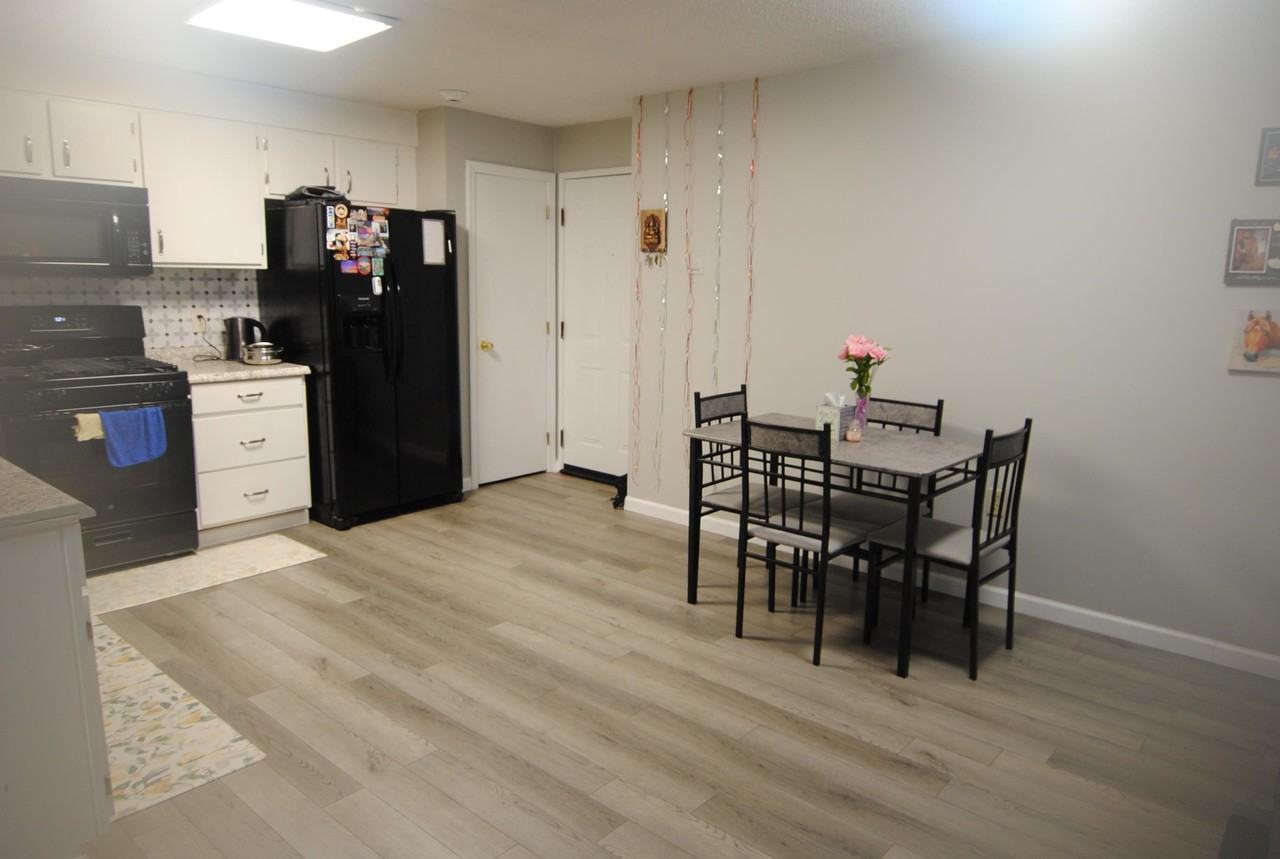 3 Knights Bridge Dr #301 - Photo 3 of 21