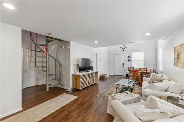 4843 Coliseum St - Photo 3 of 16