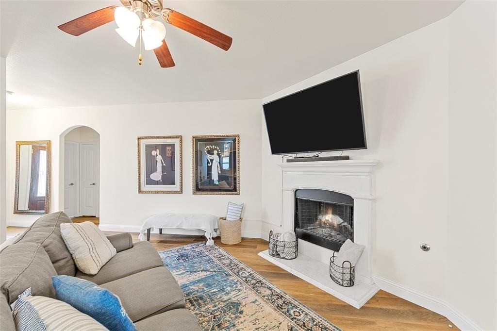 1514 Greenbrier Dr - Photo 2 of 15