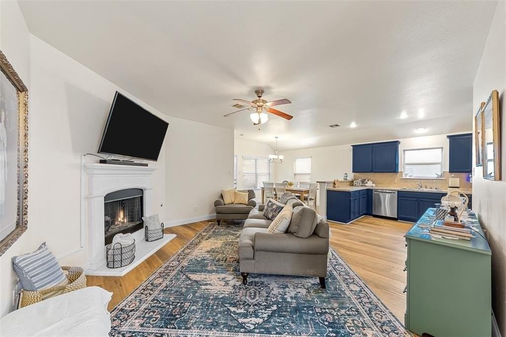 1514 Greenbrier Dr - Photo 3 of 15