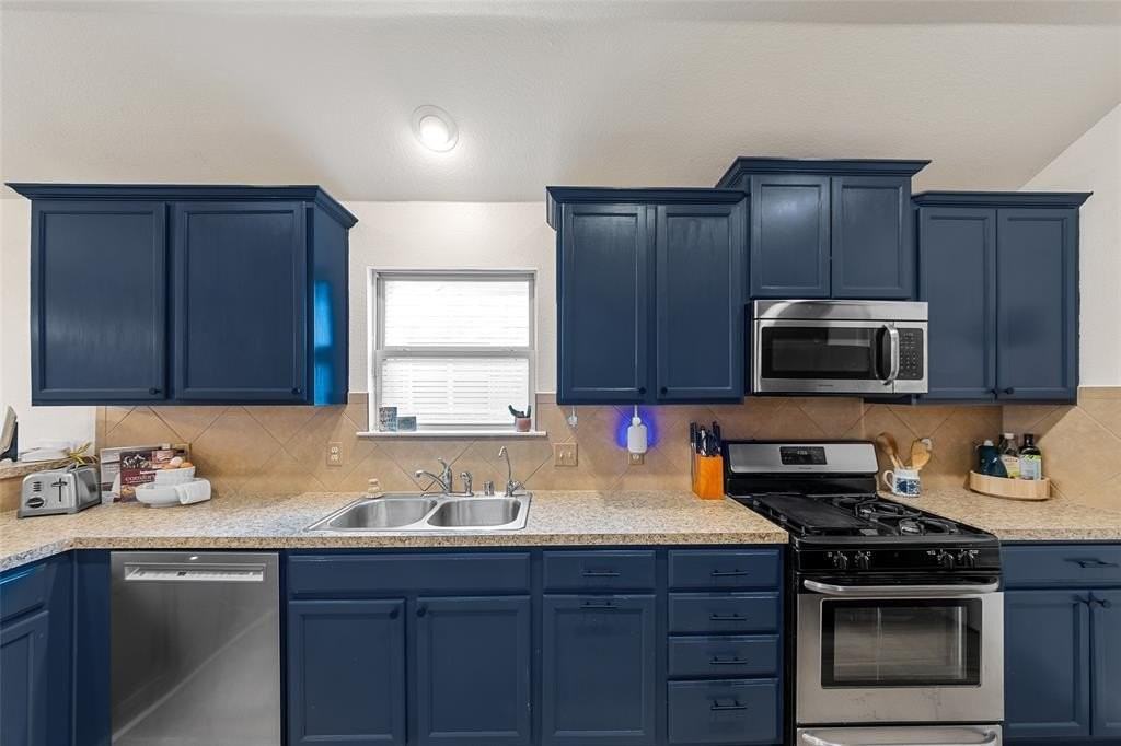 1514 Greenbrier Dr - Photo 5 of 15