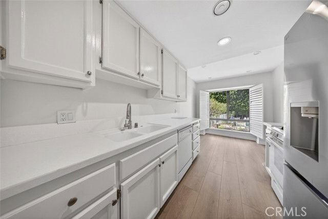 15235 Magnolia Blvd #E - Photo 5 of 8