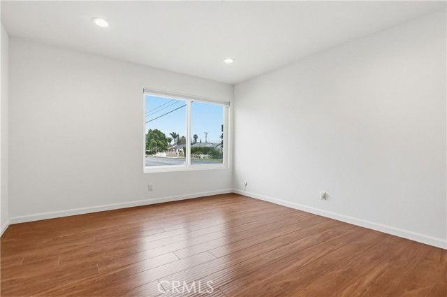 18102 Hatteras St - Photo 2 of 8