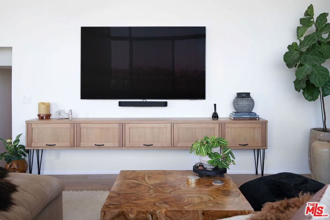 4661 Bedel St - Photo 3 of 8