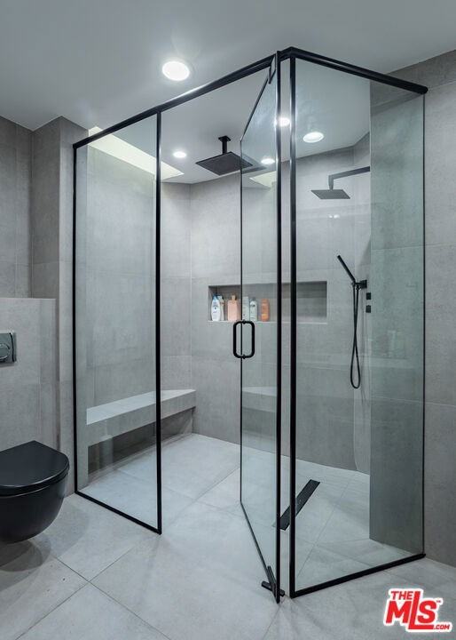 19439 Oxnard St - Photo 4 of 8