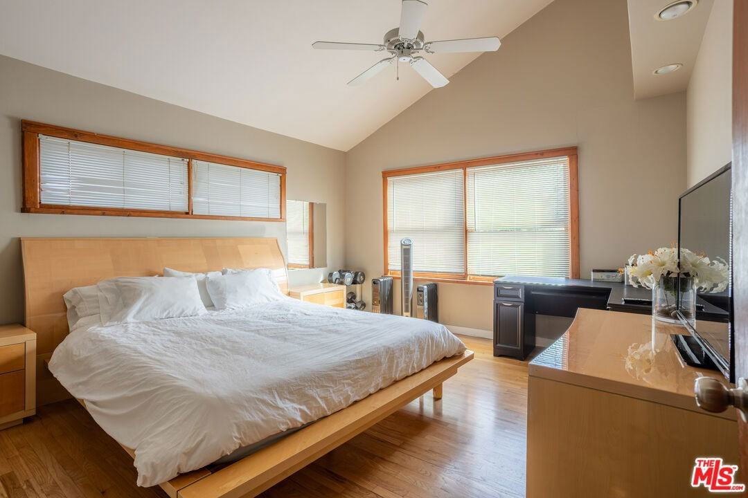 19439 Oxnard St - Photo 6 of 8