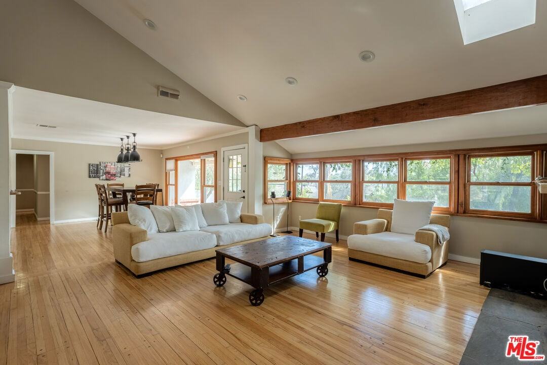 19439 Oxnard St - Photo 7 of 8