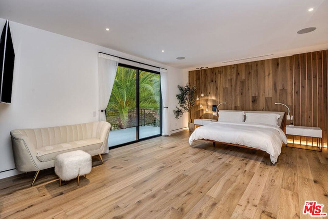 25879 Chalmers Pl - Photo 2 of 8