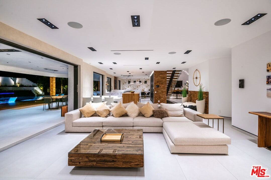 25879 Chalmers Pl - Photo 4 of 8