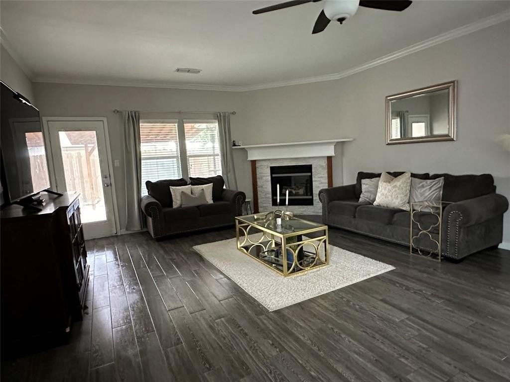 1610 Wildflower Dr - Photo 2 of 11