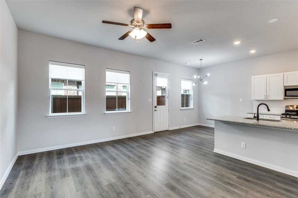 2415 Acorn Ct - Photo 2 of 12