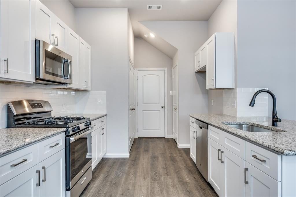 2415 Acorn Ct - Photo 5 of 12