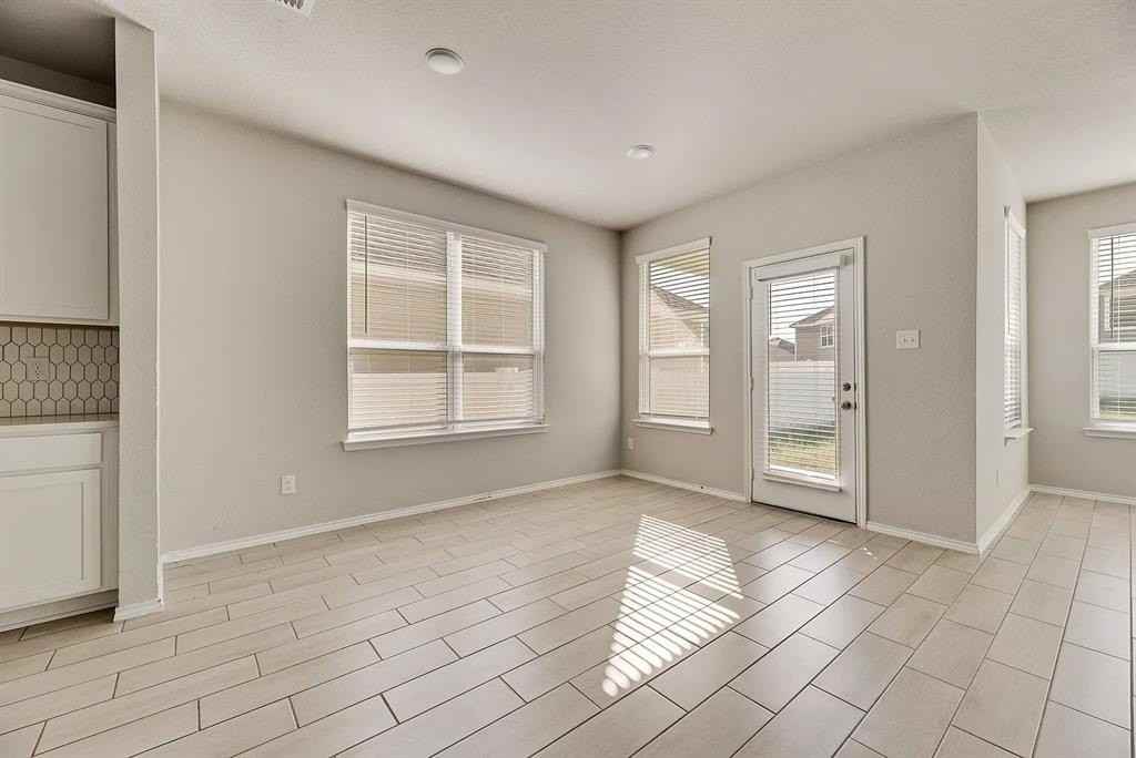 5913 Hopkins Dr - Photo 4 of 18