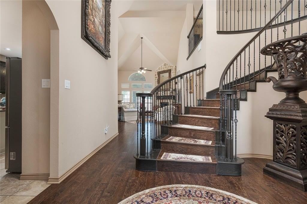 501 Windward Dr - Photo 3 of 28