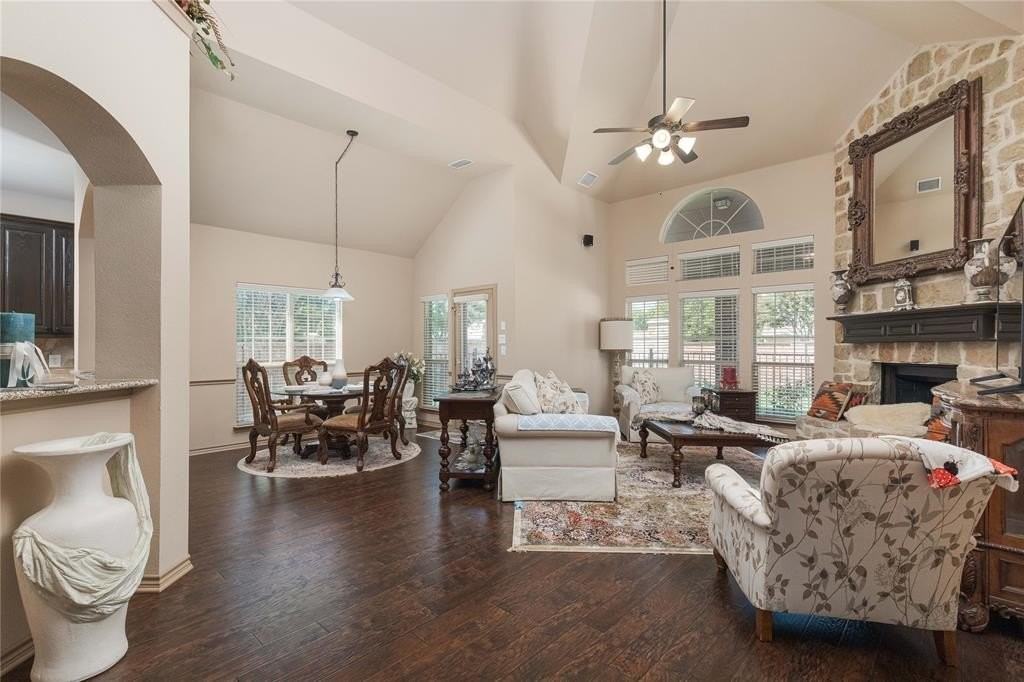 501 Windward Dr - Photo 4 of 28