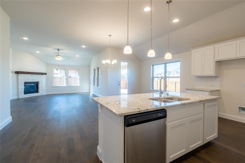 817 Joyse Ln - Photo 5 of 40