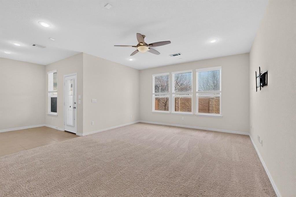 709 Windward Dr - Photo 4 of 39