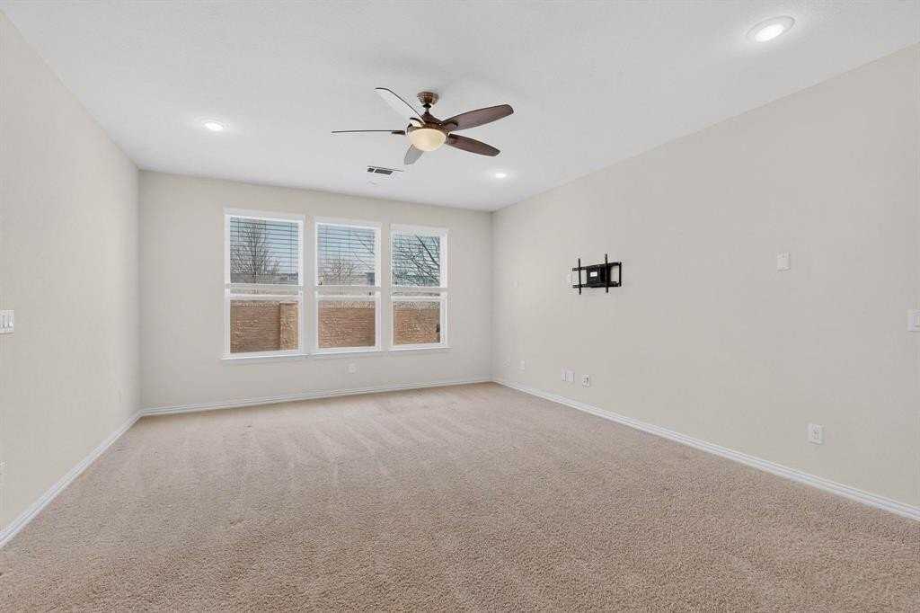 709 Windward Dr - Photo 5 of 39