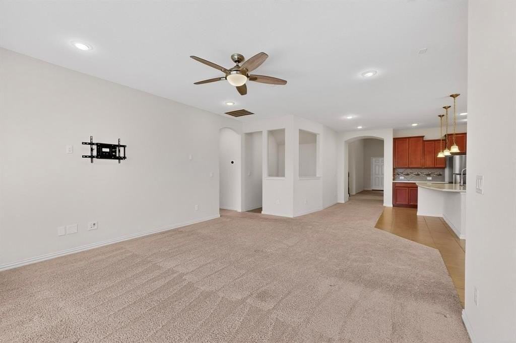 709 Windward Dr - Photo 6 of 39