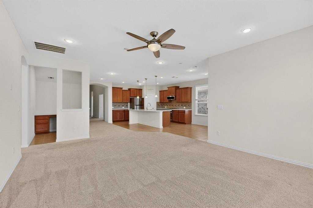 709 Windward Dr - Photo 7 of 39