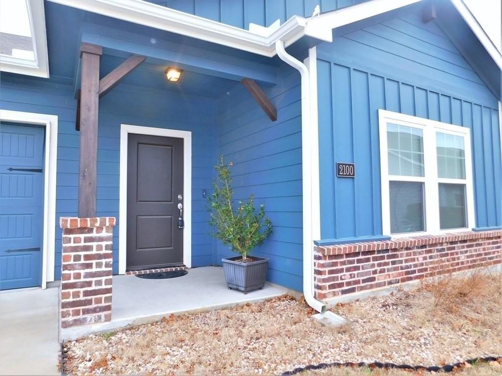 2100 Paxton Way - Photo 3 of 25