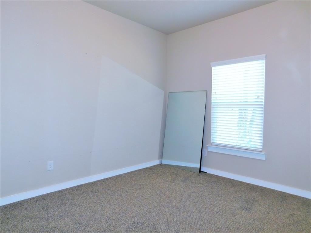 2100 Paxton Way - Photo 7 of 25