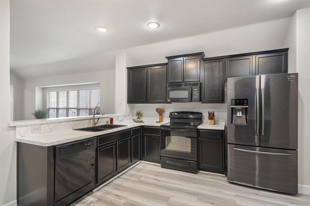 1816 Freedom Ln - Photo 3 of 14