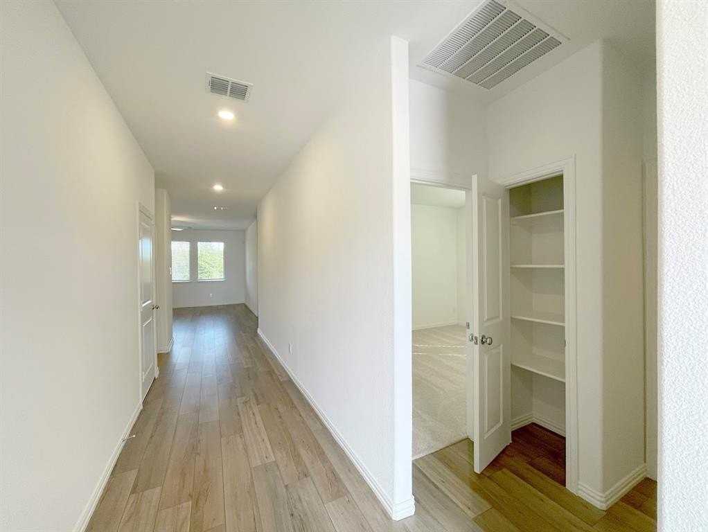 510 Macdonald Way - Photo 2 of 24