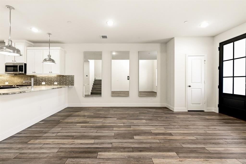 3773 Wellesley Ave - Photo 6 of 37