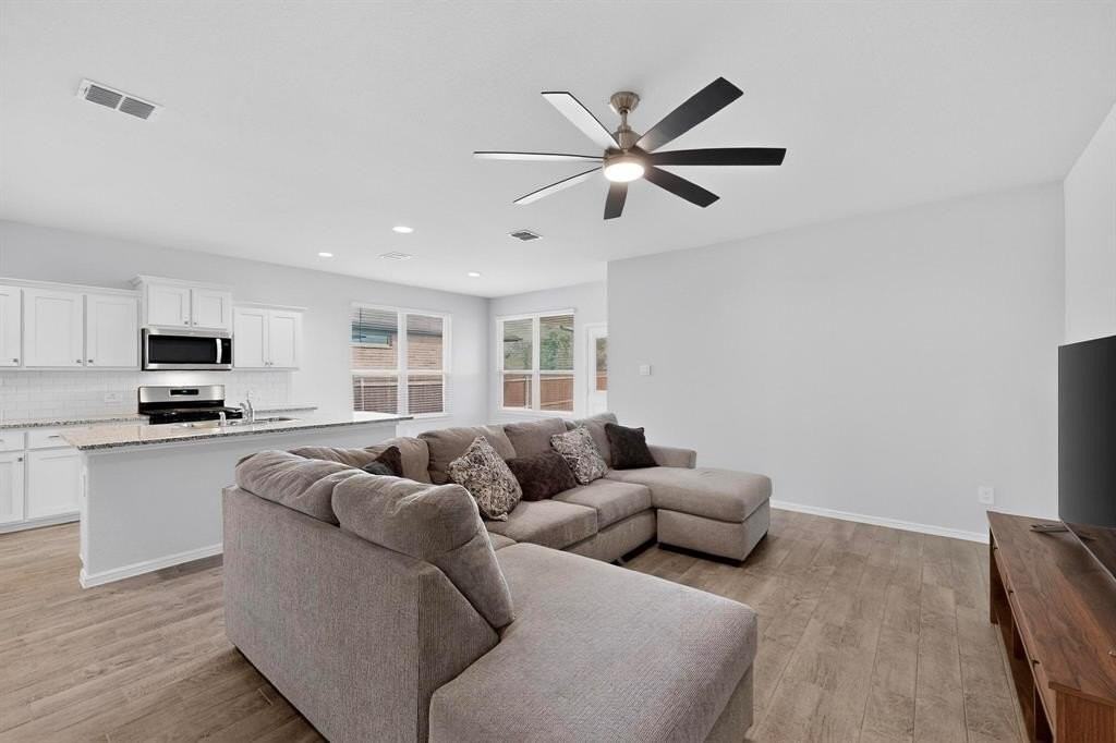 173 Lantana Trl - Photo 3 of 21