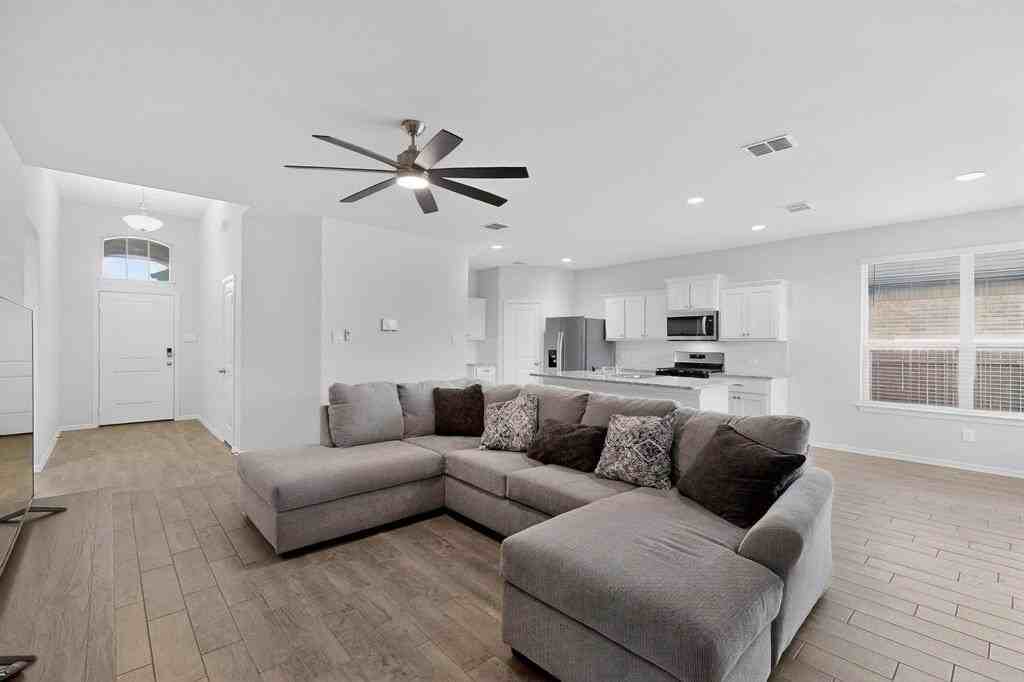 173 Lantana Trl - Photo 4 of 21