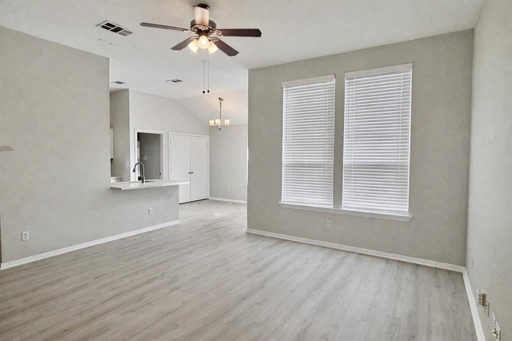 370 Stefhanie Dr - Photo 2 of 25