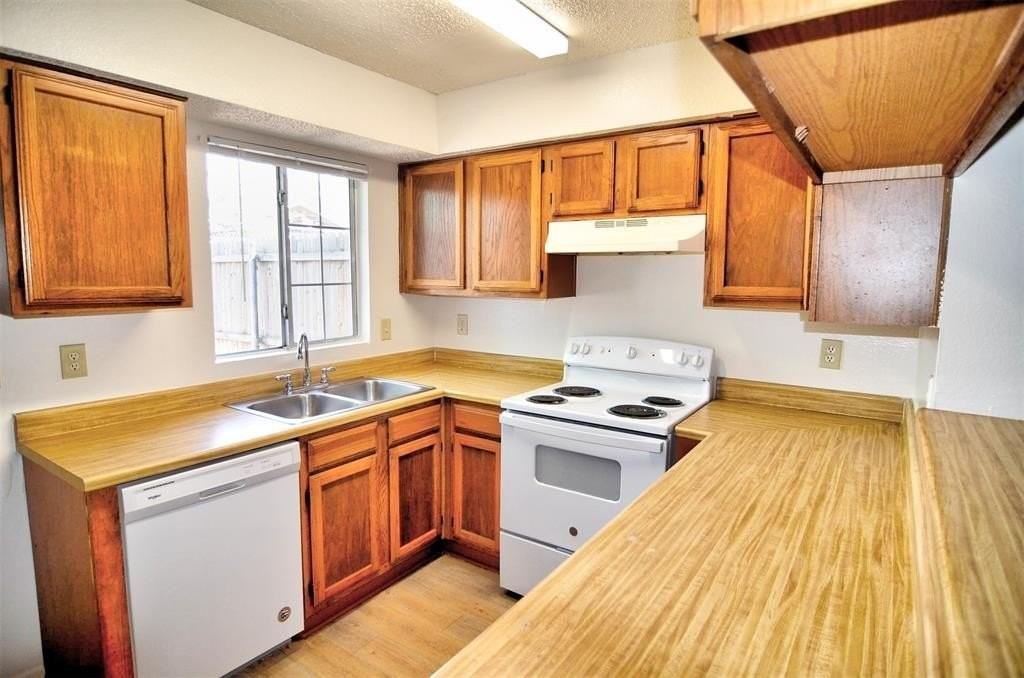 9419 Olde Towne Row - Photo 4 of 8