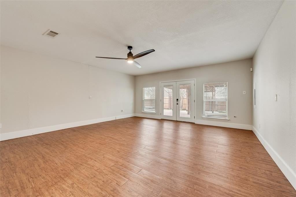 1817 Crooked Ln - Photo 2 of 24