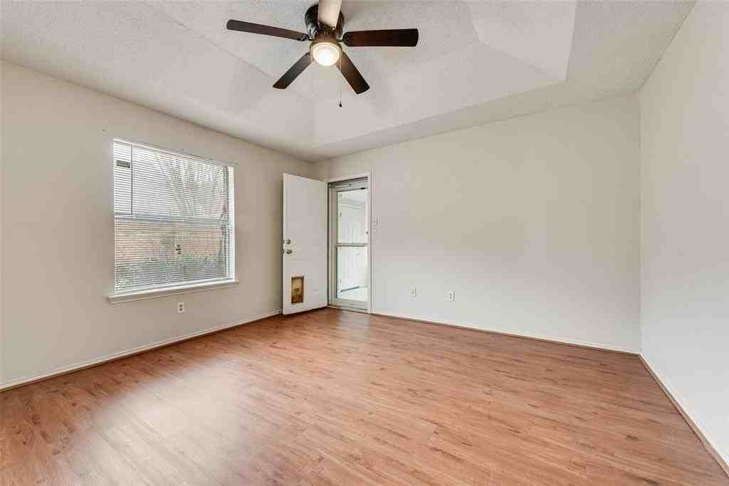 1817 Crooked Ln - Photo 5 of 24