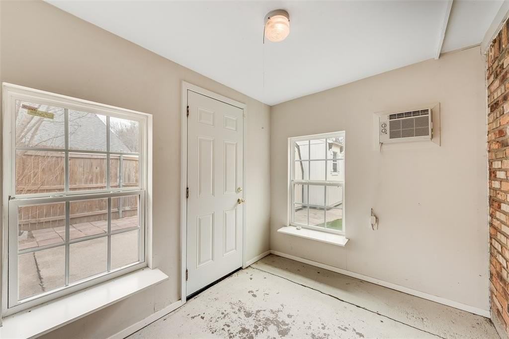 1817 Crooked Ln - Photo 6 of 24