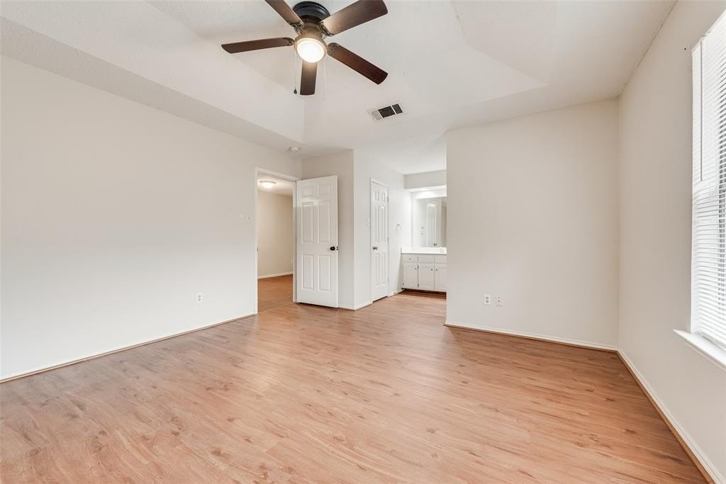 1817 Crooked Ln - Photo 7 of 24