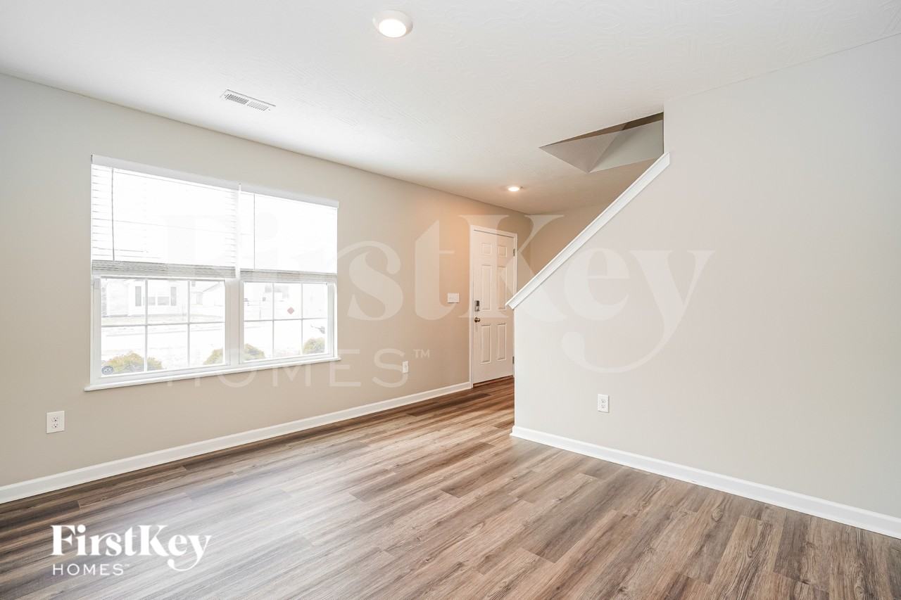 5416 Branchville Dr - Photo 3 of 19