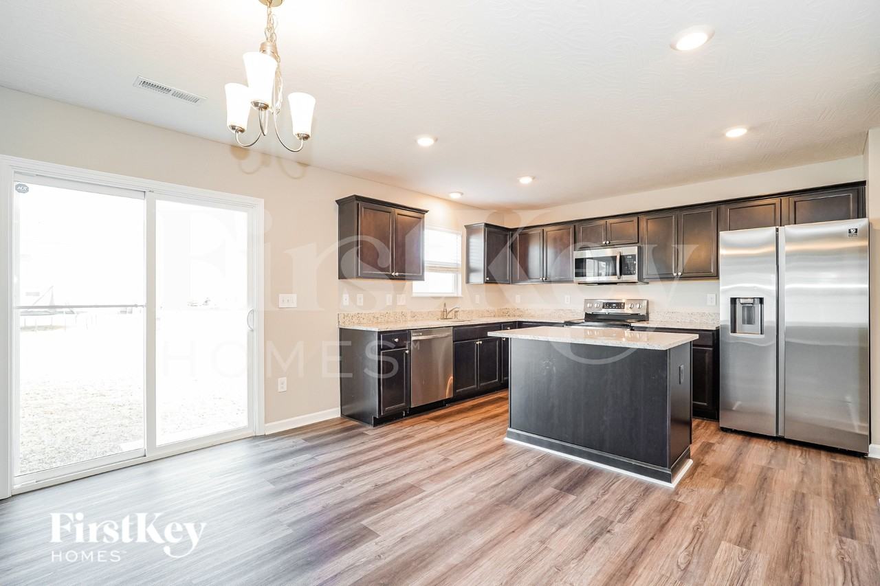 5416 Branchville Dr - Photo 6 of 19