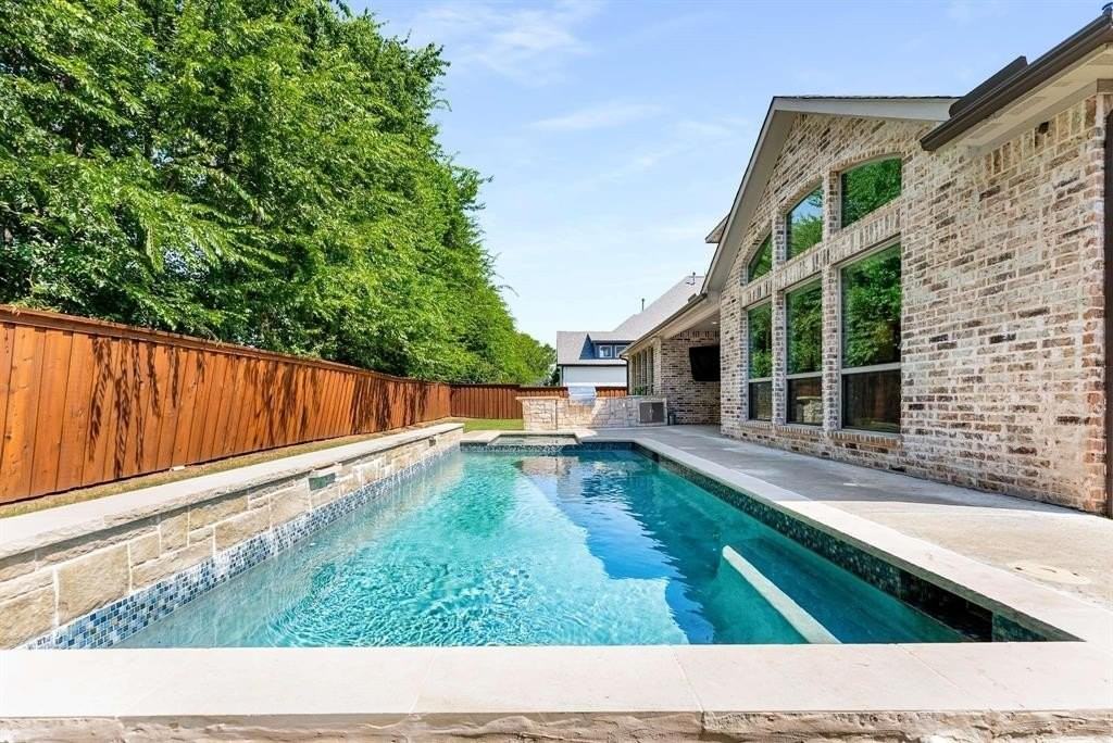 2605 Greenlawn Dr - Photo 2 of 40