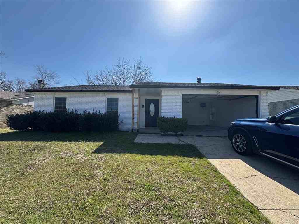 4945 Wampler Dr - Photo 3 of 37