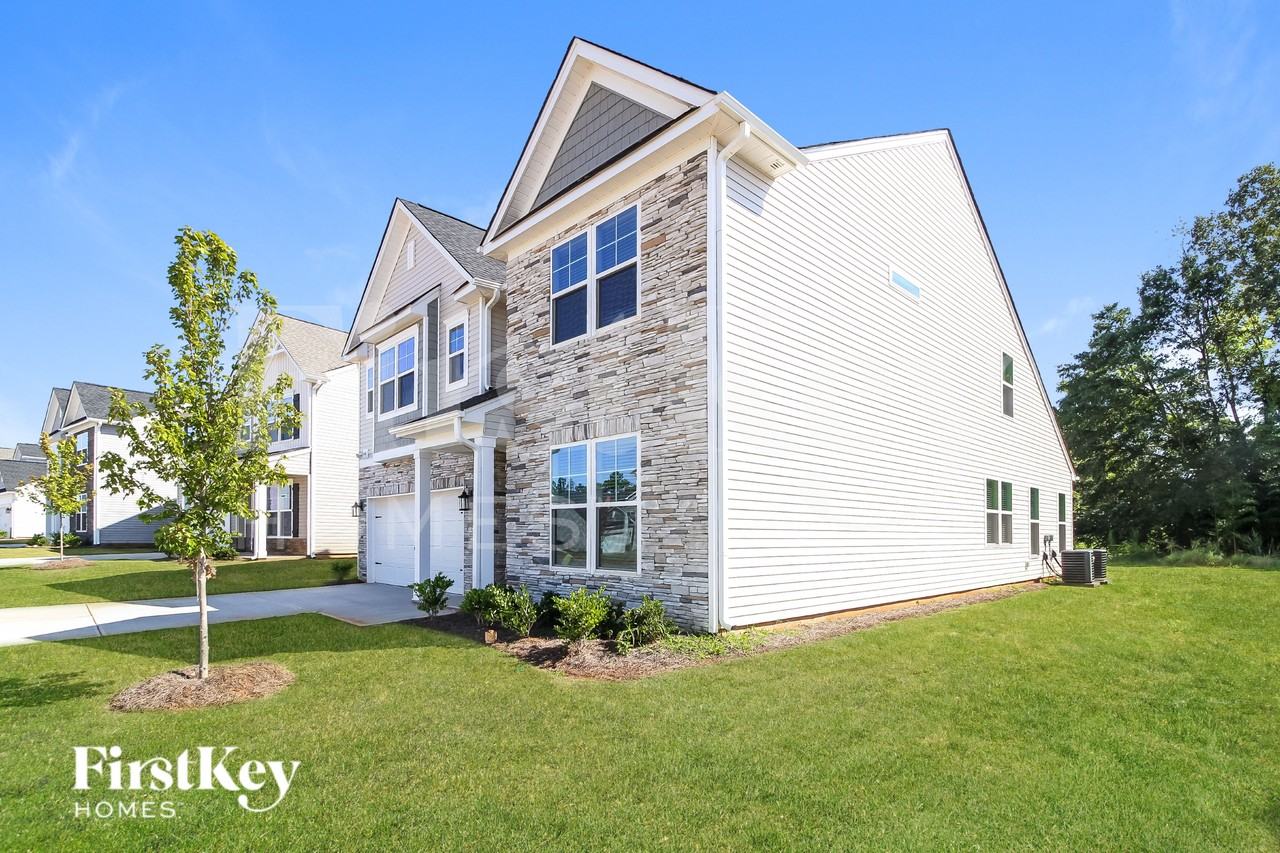 425 Yoshino Cherry Dr - Photo 2 of 16