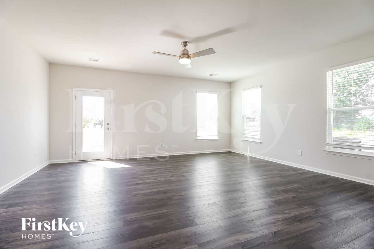 425 Yoshino Cherry Dr - Photo 3 of 16