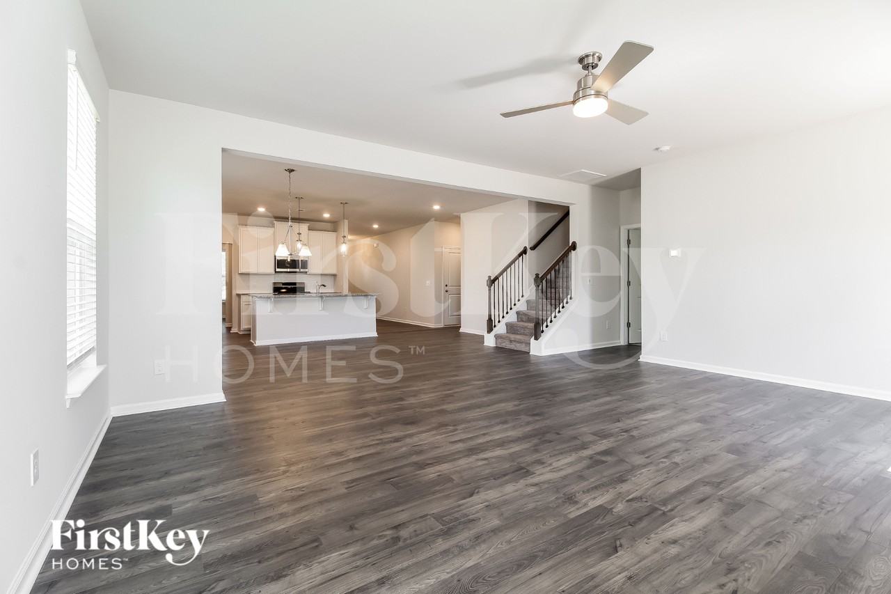 425 Yoshino Cherry Dr - Photo 4 of 16