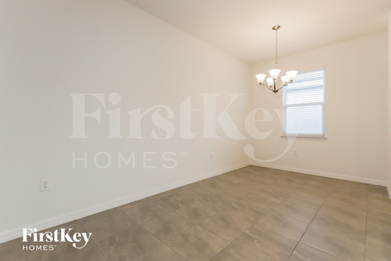 620 Crown Rose Dr - Photo 5 of 16