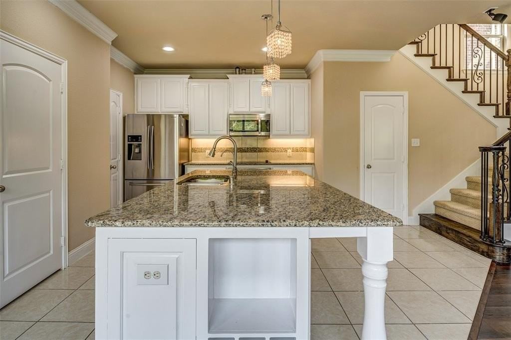 725 Rembrandt Ct - Photo 4 of 39